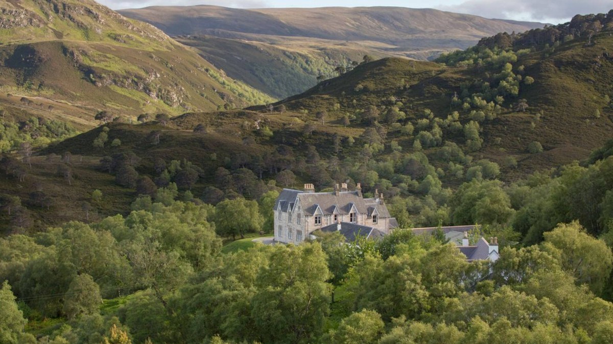 Ardgay Villa | Caledonian Lodge - Seven Bedroom Villa, Sleeps 14