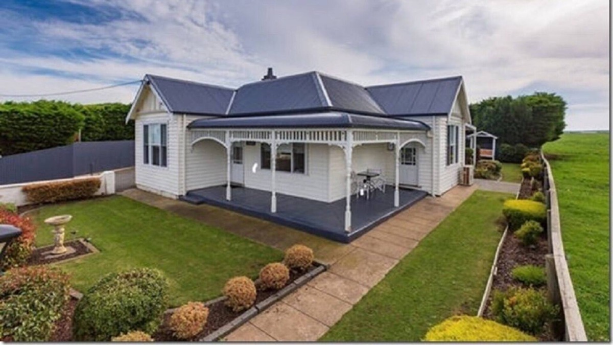 Killarney House | Calgary House & Cottage Accommodation