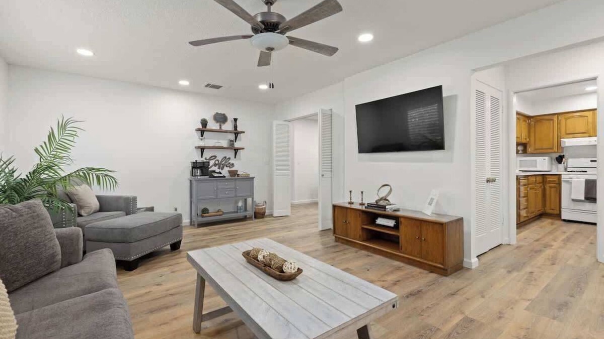 Hanford House | Cali Home Base near NAS w/Game Room