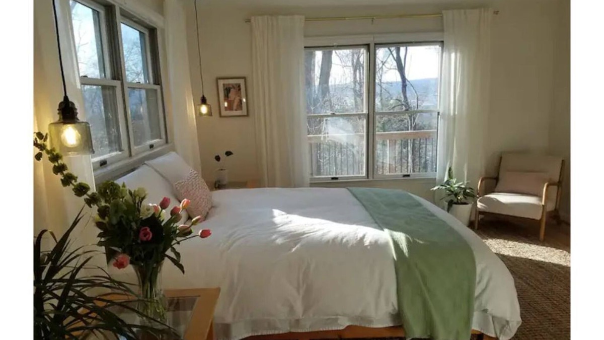 Purcellville Cabin | Cali's Mountain Hideaway - Peaceful Luxury Awaits!