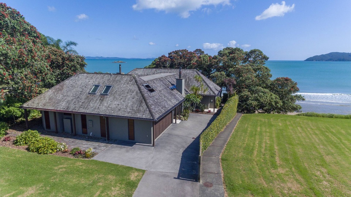 Coopers Beach House | Calianne - Superb beachfront architecture