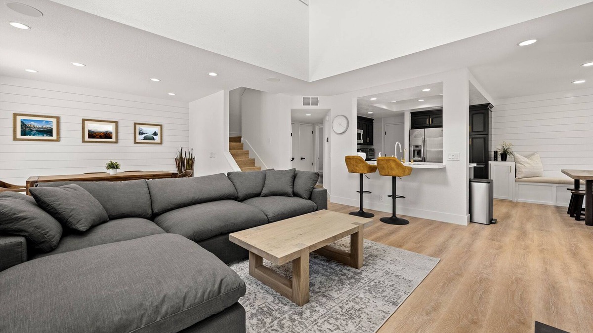 Mission Viejo House | California Dreaming: Chic Retreat in Orange County's Prime Location!