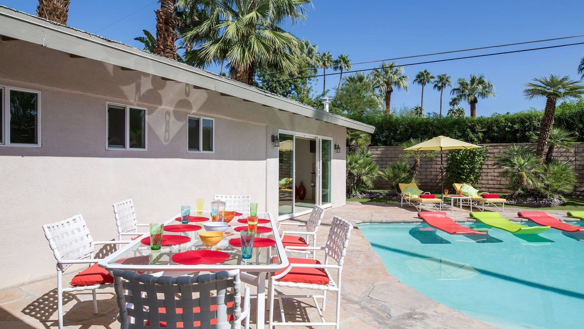 Deepwell Estates House | California Ranch, Pool and Sunshine In Deepwell Estates! Centrally Located! Close to downtown Palm Springs