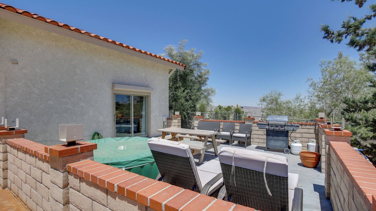 Yucca Valley Apartment | California Vacation Rental with Hot Tub & Patio!