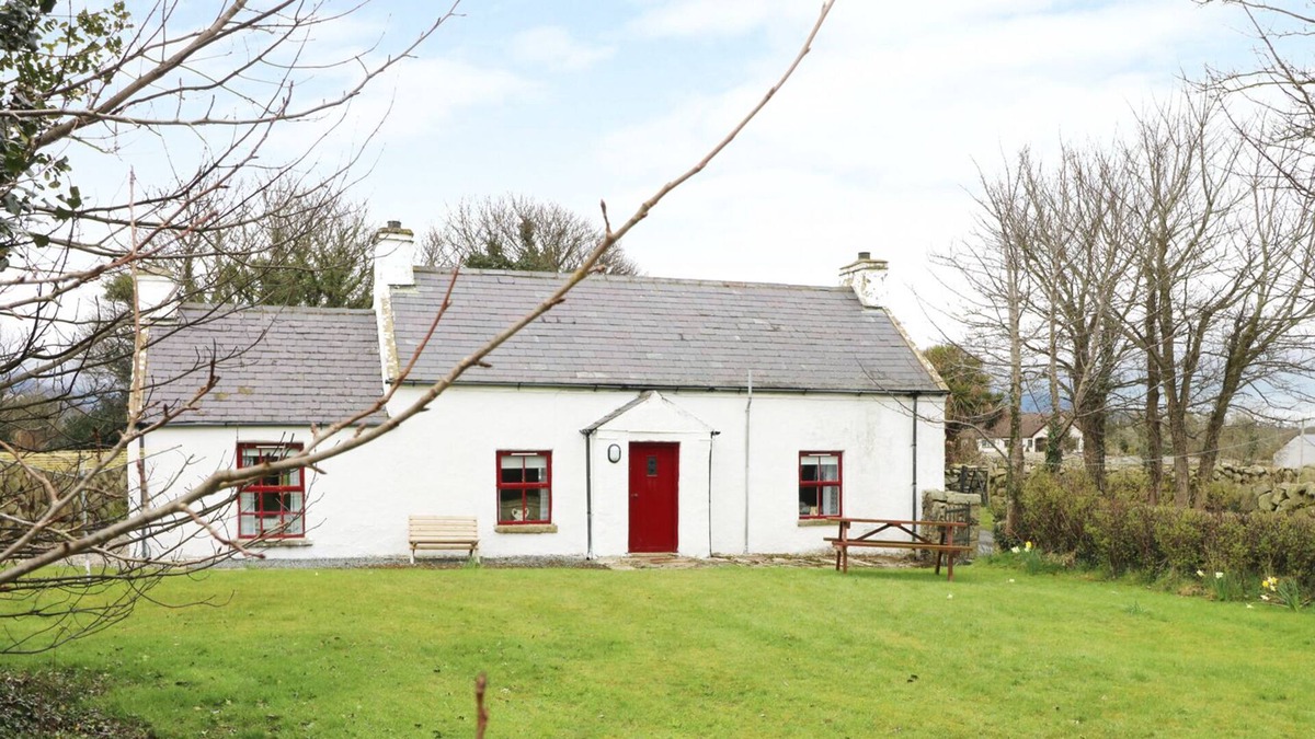 Kilkeel Cottage | CALLAGHAN'S, with open fire in Kilkeel