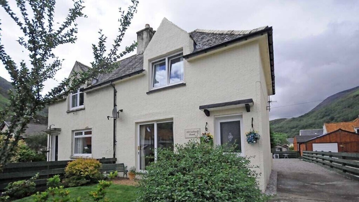 Kinlochleven House | Callart Green - semi detached house with garden near Glencoe & Fort William