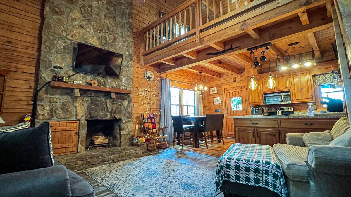 Pine Mountain Valley Cabin | Callaway's Pumpkins and Fantasy in Lights with Happy’s Hideaway!