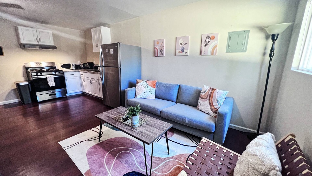 Grantville Cottage | Calligraphy guest suite w/private deck & entrance