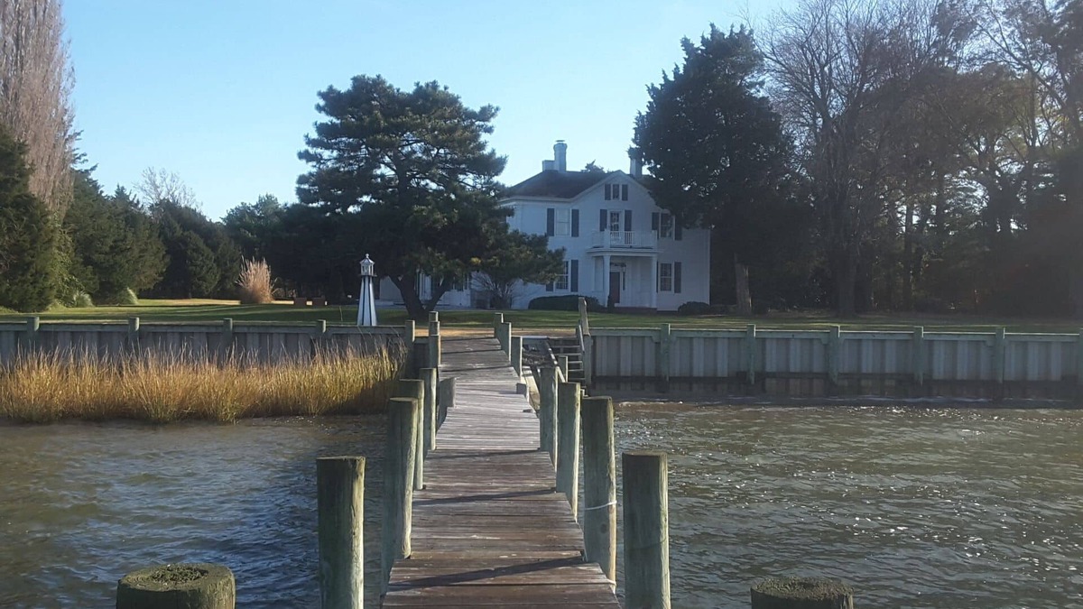 Onancock House | Calling all hunters, almost 33 more acres across the street used for hunting.
