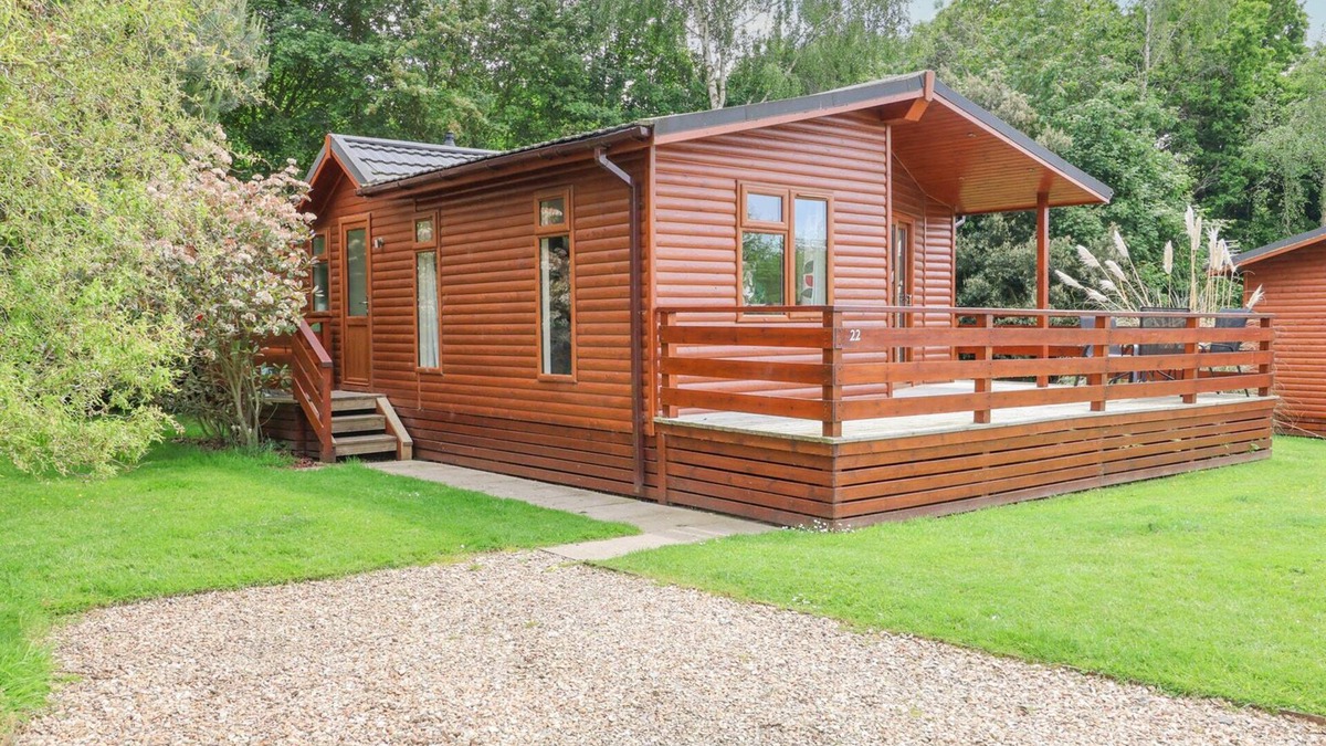 Upper Battlefield Cottage | CALLOW LODGE 22, pet friendly, with pool in Beaconsfield Holiday Park
