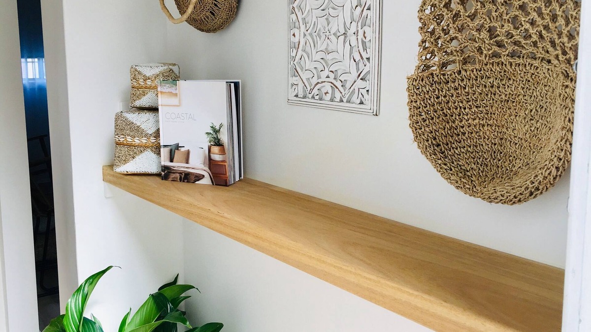 Merewether Apartment | Calm and coastal self contained unit in the heart of Merewether