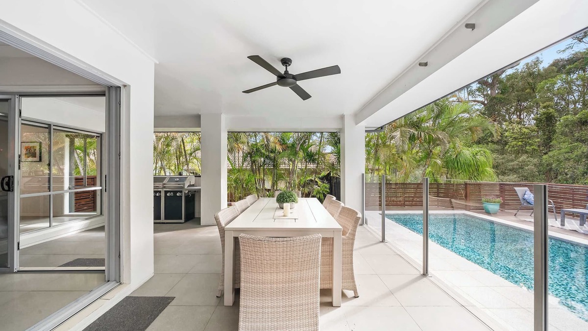 Upper Coomera House | Calm By Khove Summary