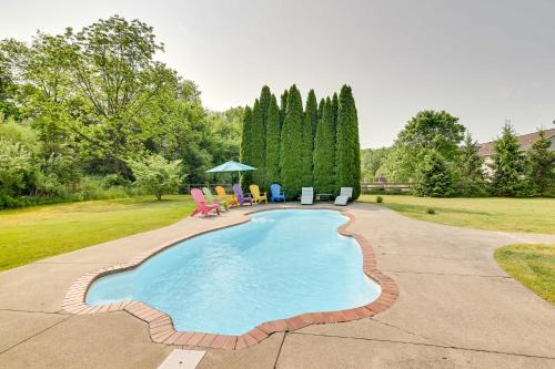 Columbia House | Calm Columbia Haven Outdoor Pool, Hot Tub!