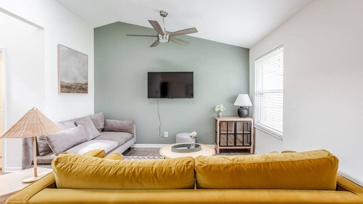 Otterbien Home House | Calm & Peaceful 3B: King Beds by Liberty Hospital