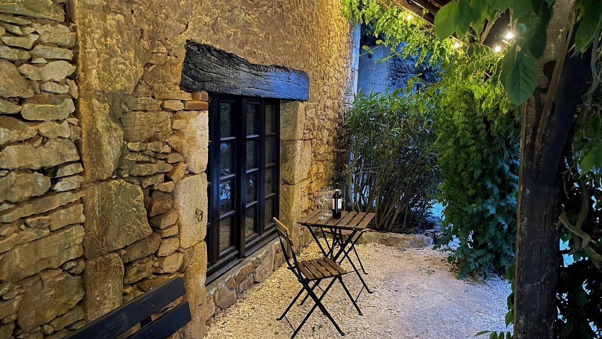 Cuzorn House | Calm, relaxing Gite in refurbished French Barn with exclusive use of great pool