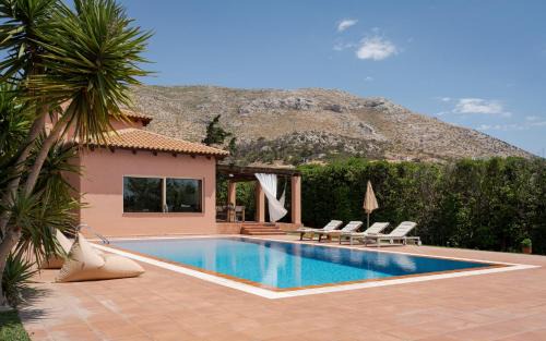 Kalyvia Thorikou Villa | Calm Retreat Villa Lagonisi