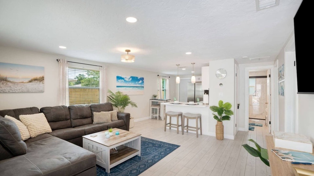 Bayshore Gardens House | Calm Sunset: Sleep 12, Renovated