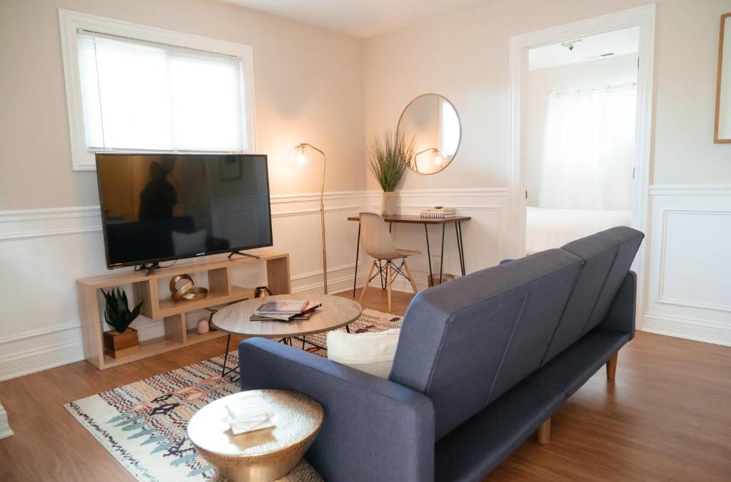 Chicago Apartment | Calm & Well-Equipped 2BR Chicago Apartment - Central Cozy