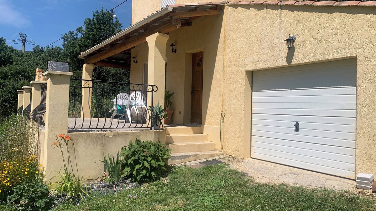 Les Omergues Cottage | Calme, Verdure et vue sur la Montagne de Lure
