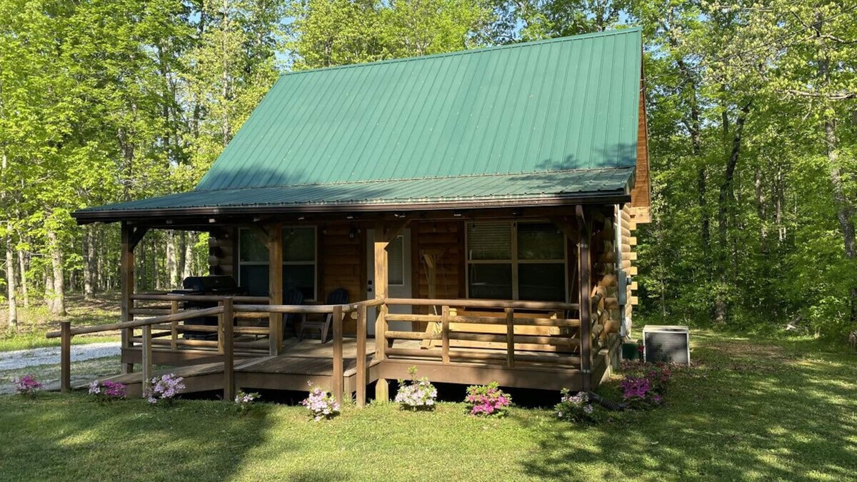 Monteagle Cabin | Calming Cabin: Peaceful | Relaxing | Near Hikes, Waterfalls, The Caverns