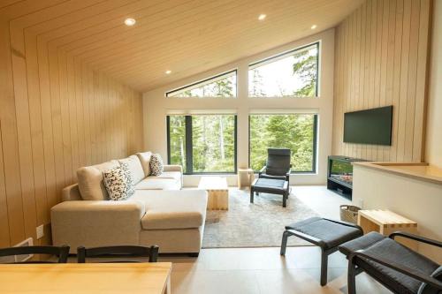 Ucluelet House | Calmwater Retreat New 2 br Hot Tub