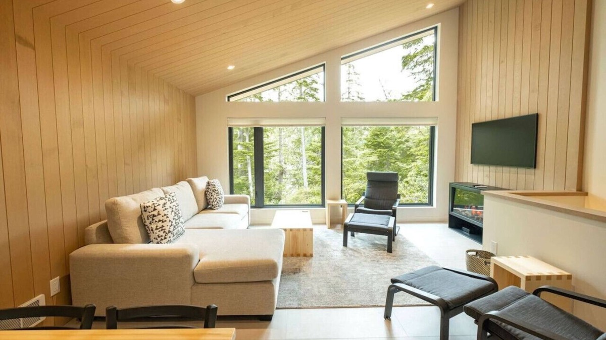 Ucluelet Cabin | Calmwater Retreat New 2 br Hot Tub EV Charger