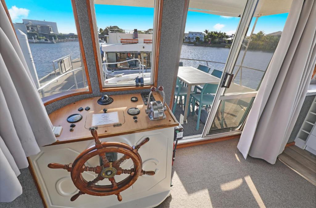 Pelican Waters Boat Rental | Caloundra Houseboats