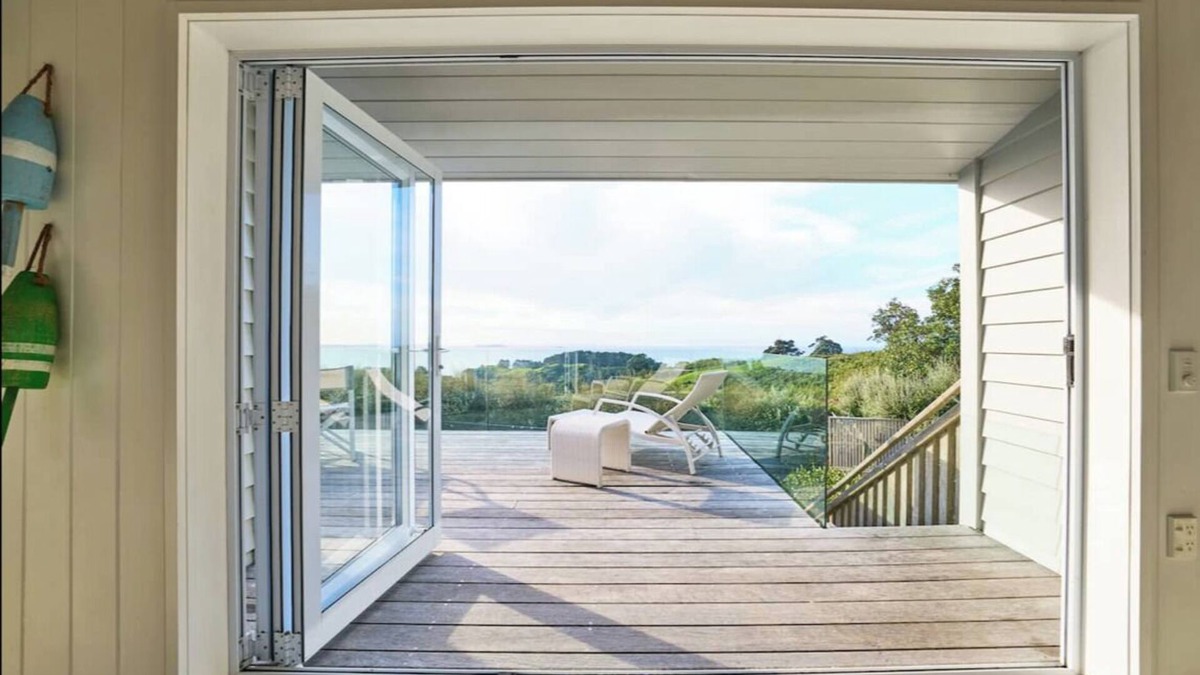 Ostend Villa | Calypso pool Villa Waiheke Island
