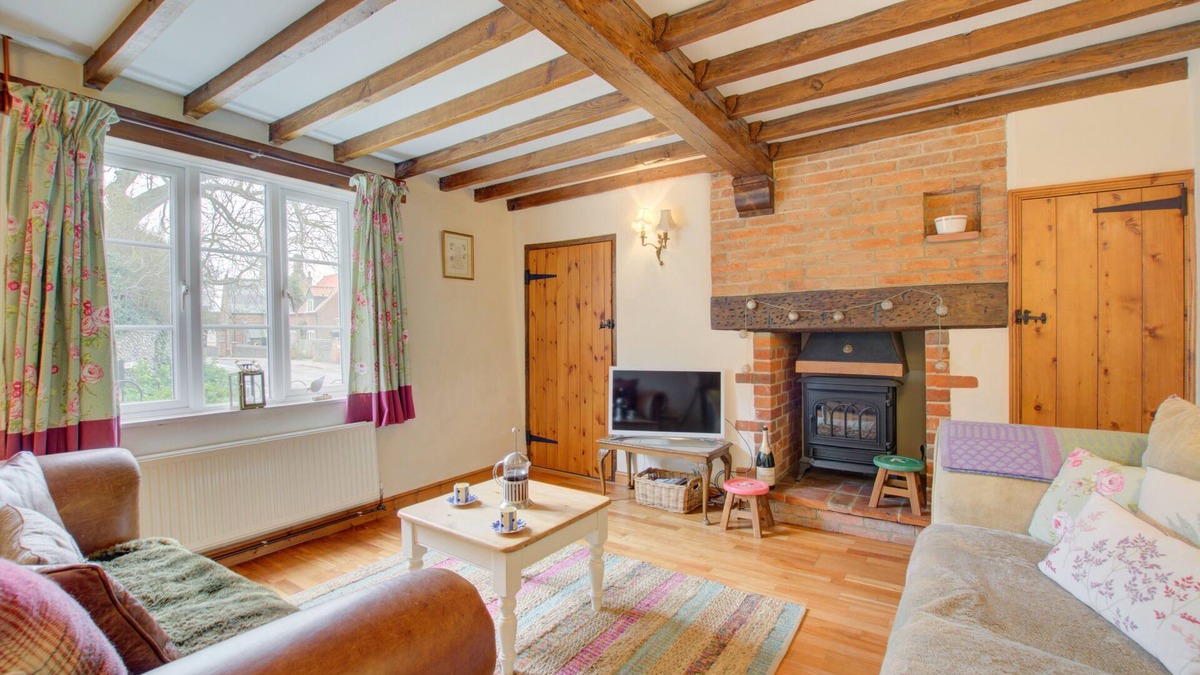 Happisburgh House | Camberley Cottage - Two Bedroom House, Sleeps 5