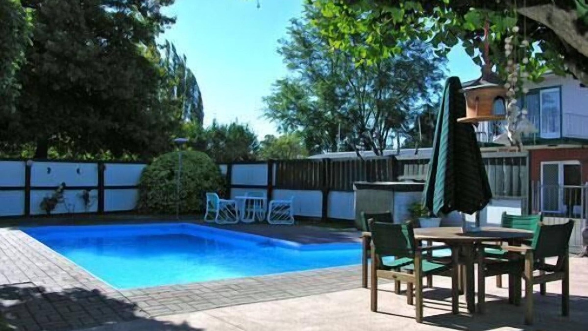 Hastings Hotel | Camberley Court Motel