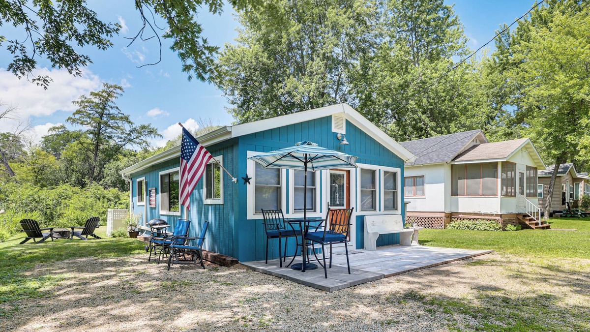 Cambridge Cabin | Cambridge Cabin - 3 Min Walk to Lake Ripley!