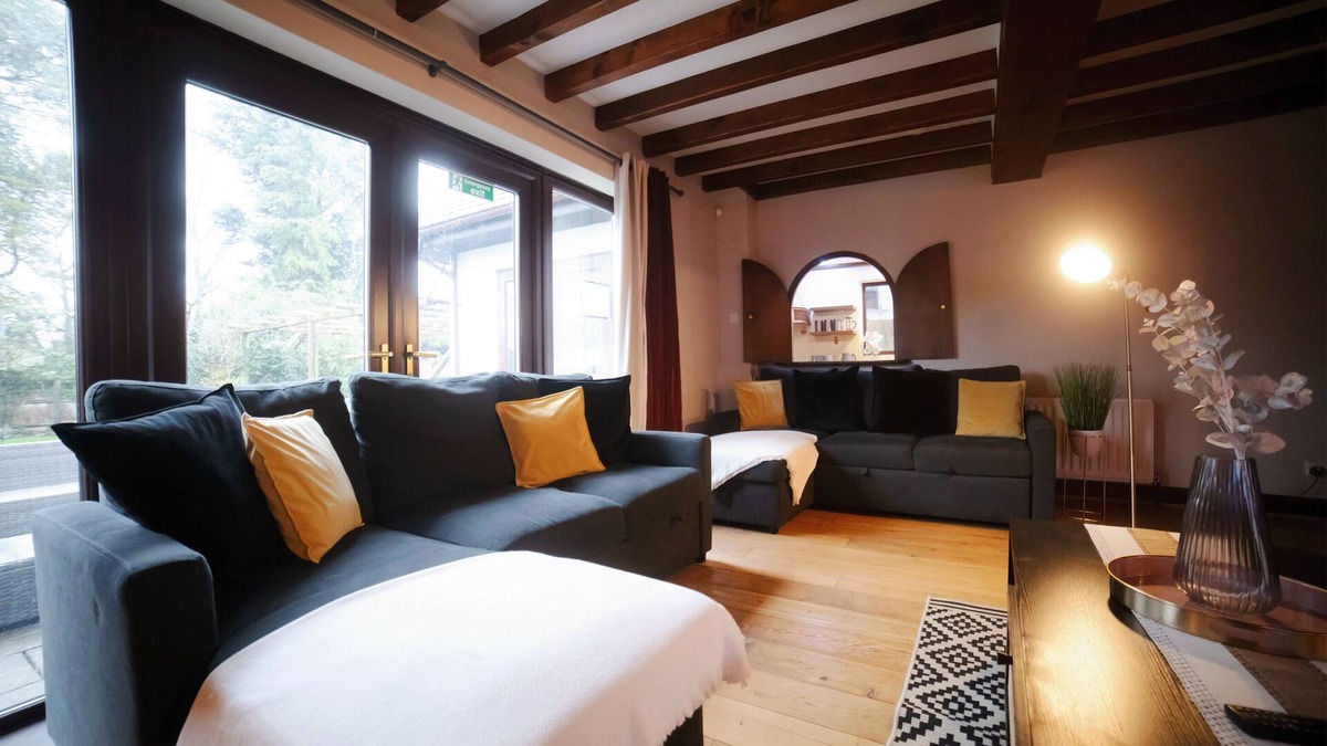 Cambridge House | Cambridge Hot Tub Free Parking