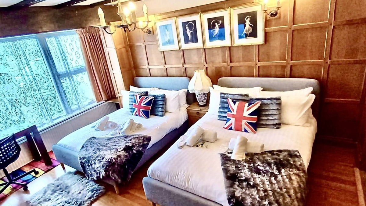 Cambridge House | CAMBRIDGE PREMIUM LUXURY 4 Bedroom Large House with Parking| 5 mins to River Cam