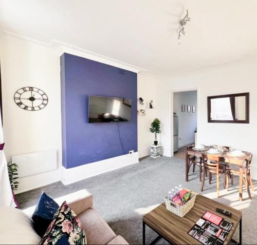 Camden Town with Primrose Hill Apartment | Camden Apartment - 10 percent reduced from restaurant bill