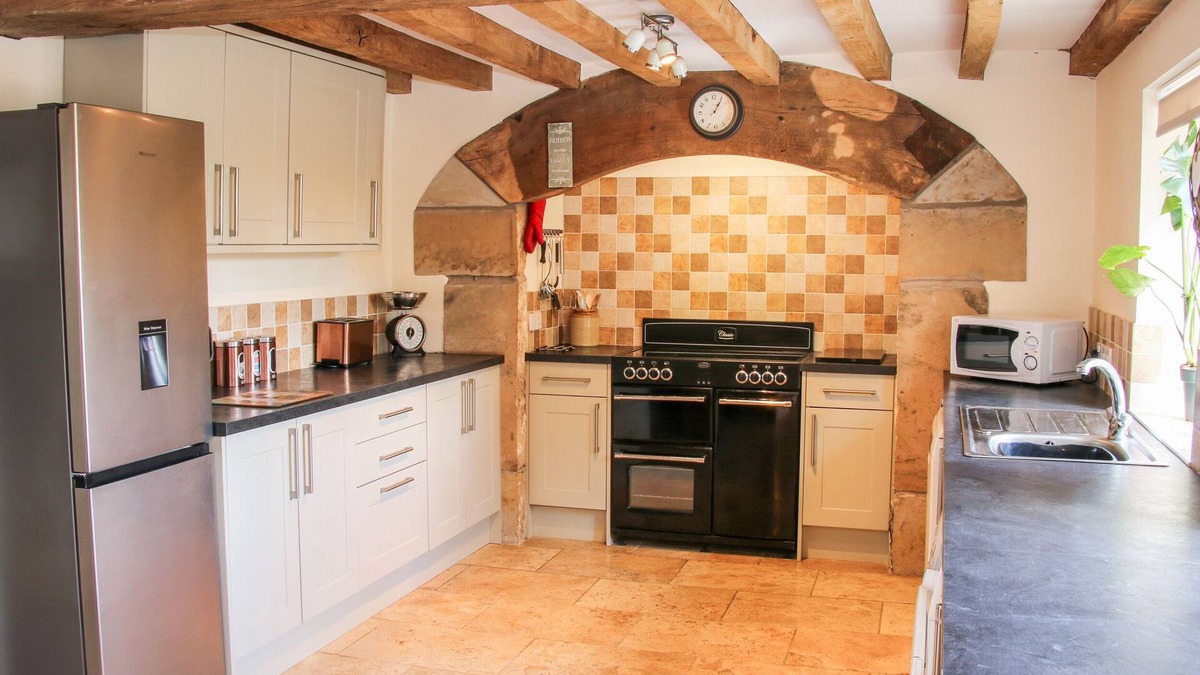 Billingsley Cottage | CAMDEN COTTAGE, family friendly, with open fire in Cleobury Mortimer