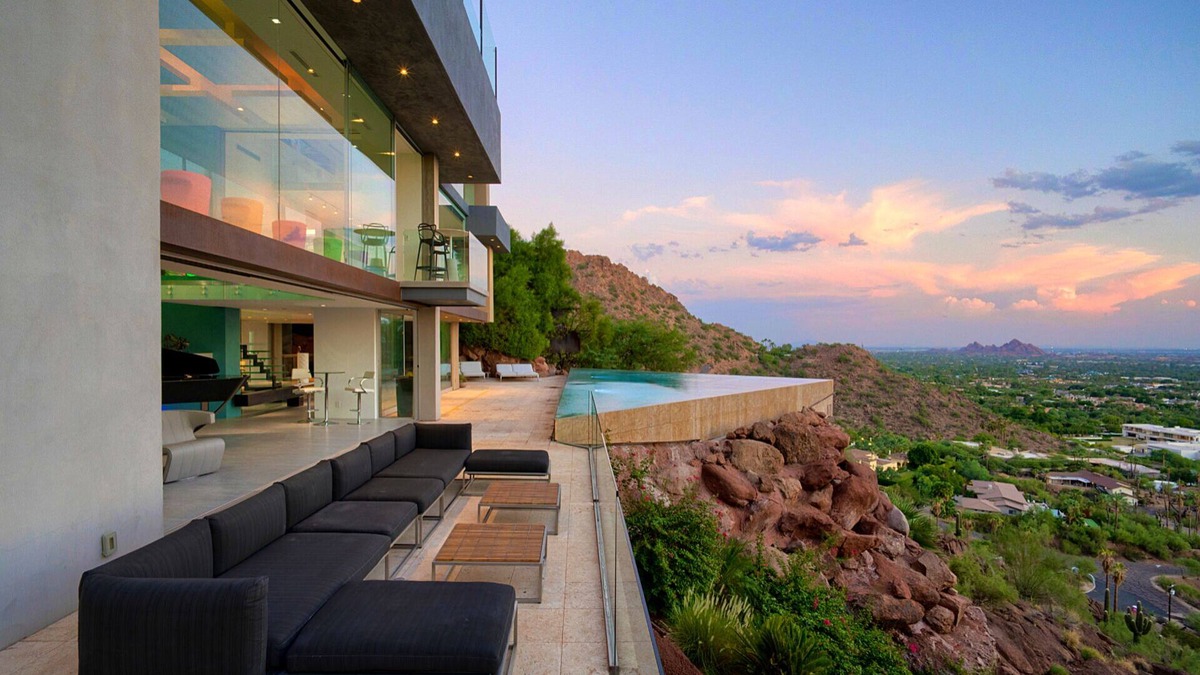 Fashion Square House | Camelback Vista: Iconic Mansion w/Infinity Pool, Rooftop Bar & Stunning Views