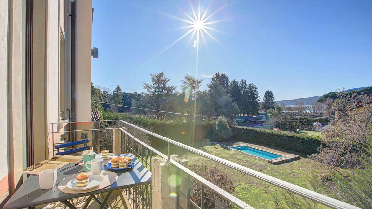 Lesa Apartment | Camelia Apartment in Villa Jejia, Lesa, Italy