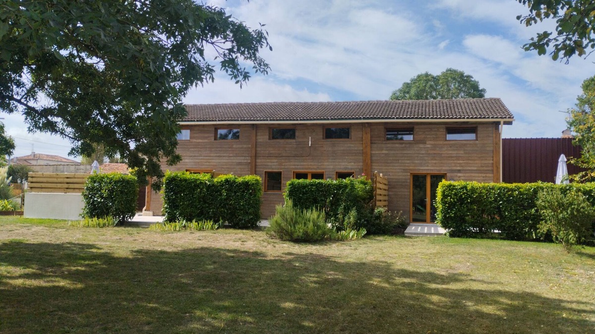 Cherbonnieres Cottage | Camellia, cosy gîte, private terrace, shared pool heated to 28°.