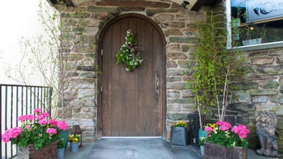 Clarks Summit Bed & Breakfast | Camelot Restaurant & Inn