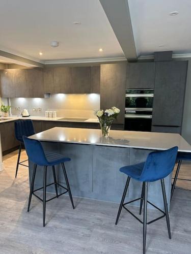 Ellemford House | Cameron Coach House Modern Property in Murrayfield Edinburgh