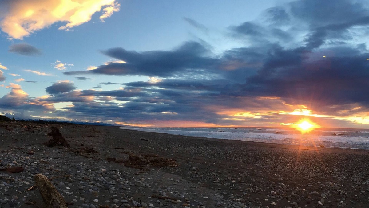 Greymouth House | Cameron's Beach Front