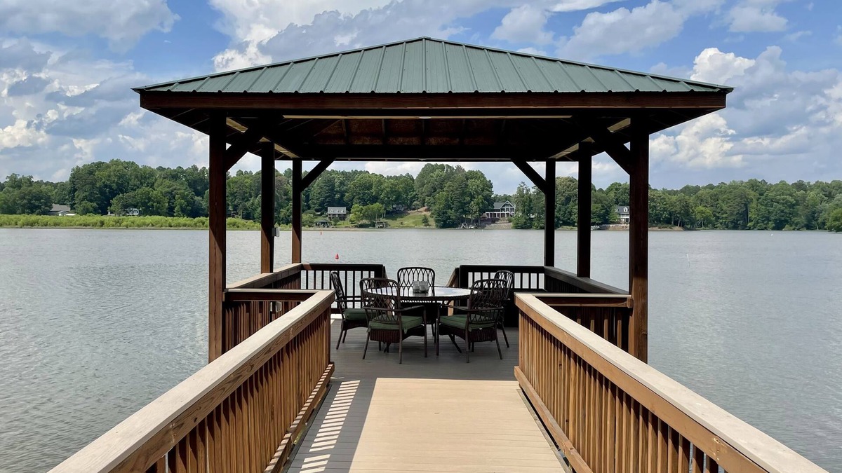 Belmont House | Camm's Lakeside Retreat (Close to Charlotte), Family-Friendly, Boat Available