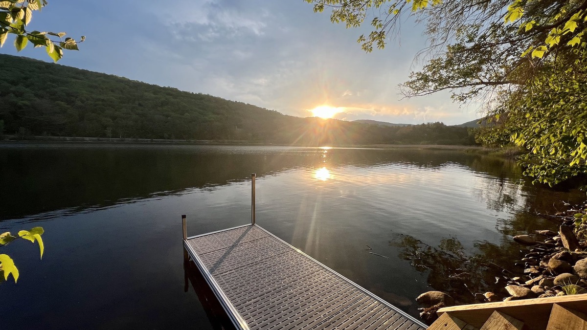 Plymouth House | Camp Amherst: Ski and Lakeside Retreat. Killington/Okemo, Firepit, private dock!