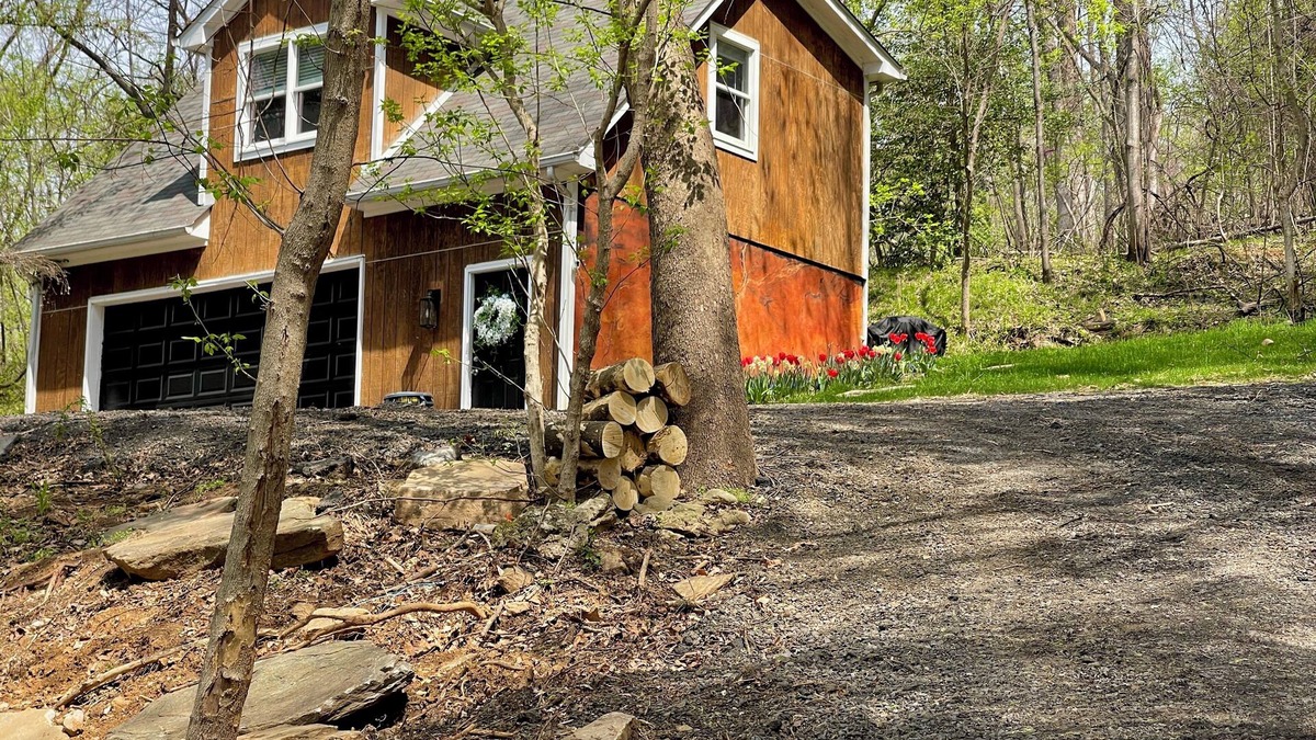 Lovettsville Apartment | Camp Nelson Wooded Mountainside Retreat