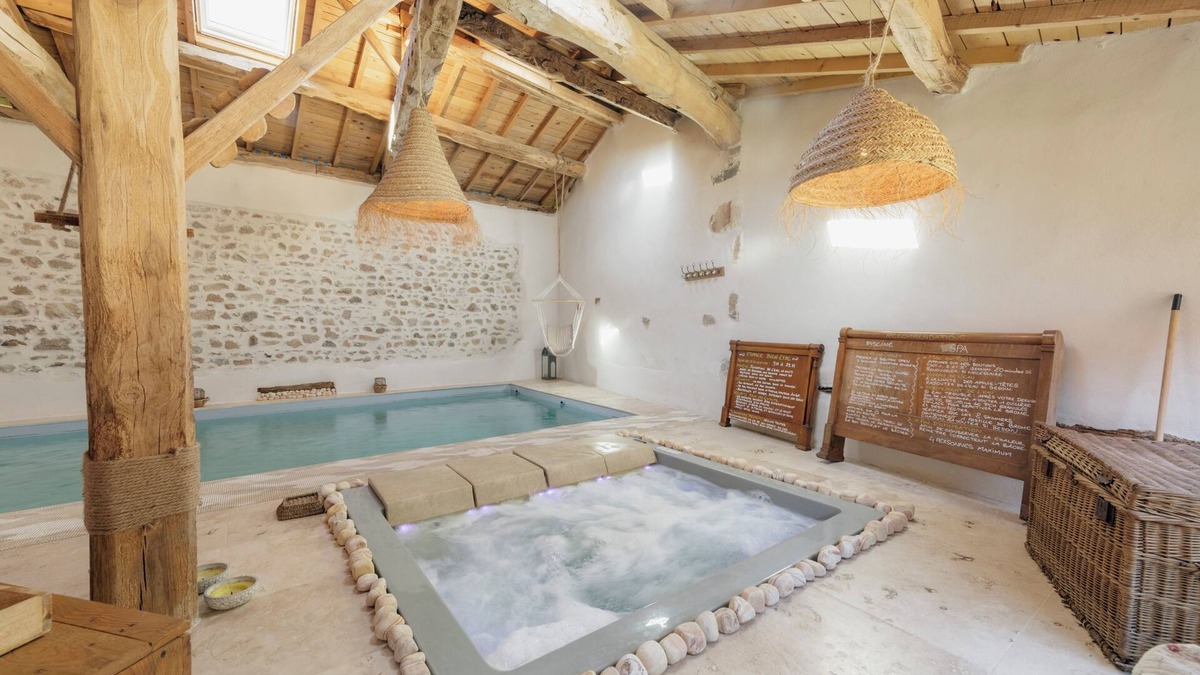 Jure House | Campagne Médicis - Renovated stone building with swimming pool, jacuzzi and sauna