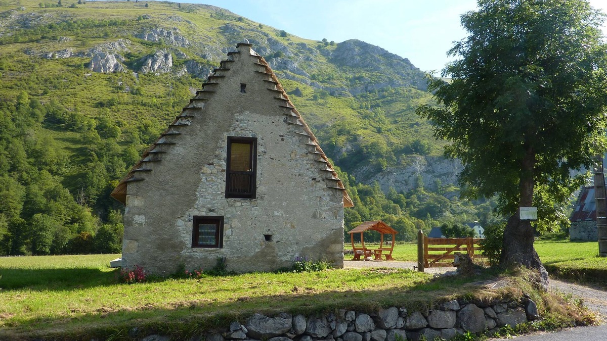 Campan Ski Chalet | CAMPAN Authentic thatched barn, completely renovated, very comfortable
