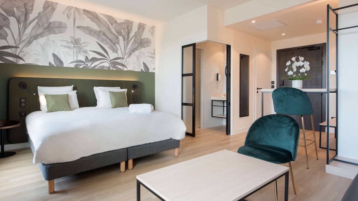 Porte Des Alpes - Mi Plaine - Manissieux Hotel | Campanile Smart Lyon Est - Eurexpo Bron Aviation