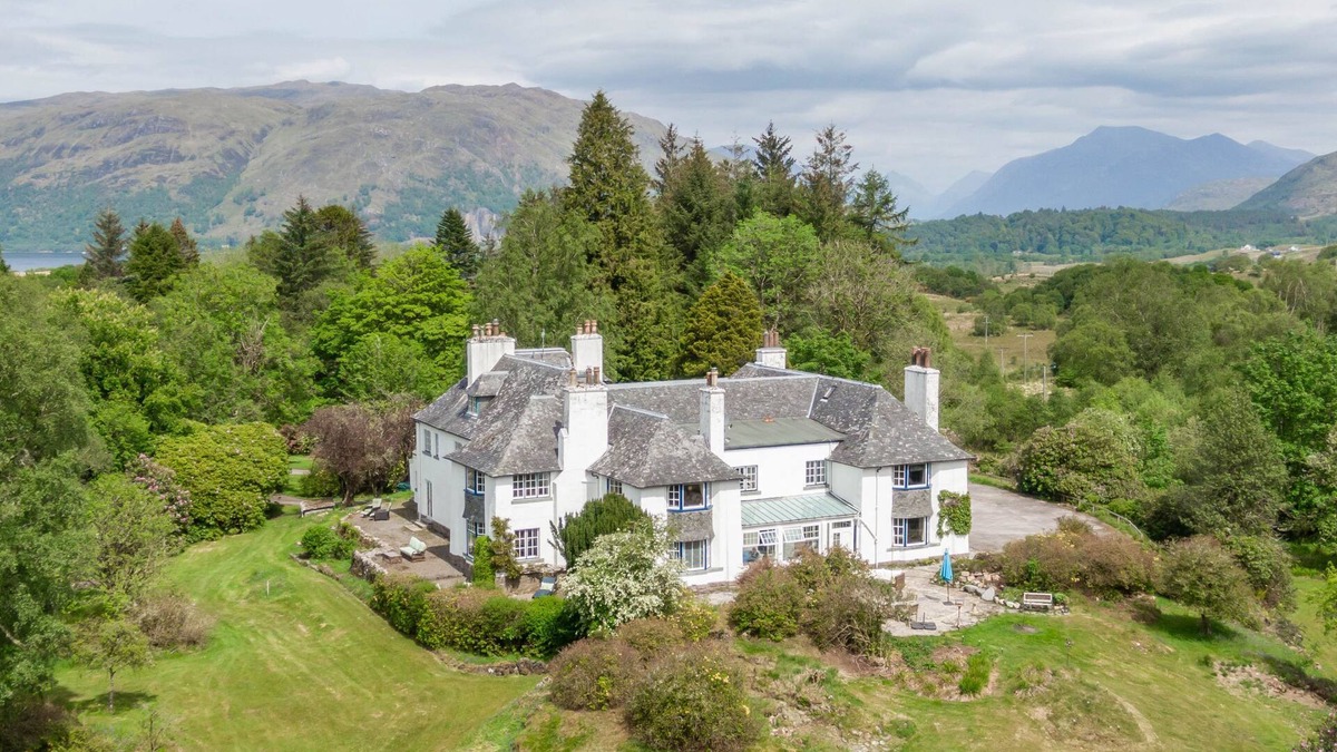 Taynuilt Cottage | Campbell Apartment - an apartment that sleeps 2 guests in 1 bedroom