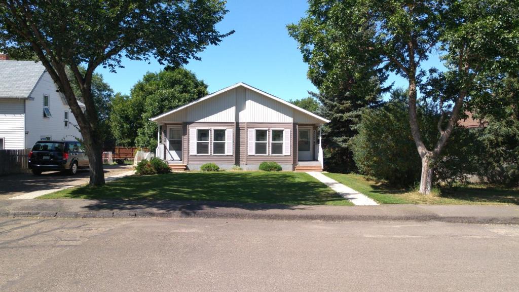 Gull Lake Apartment | Campbell's Accommodations
