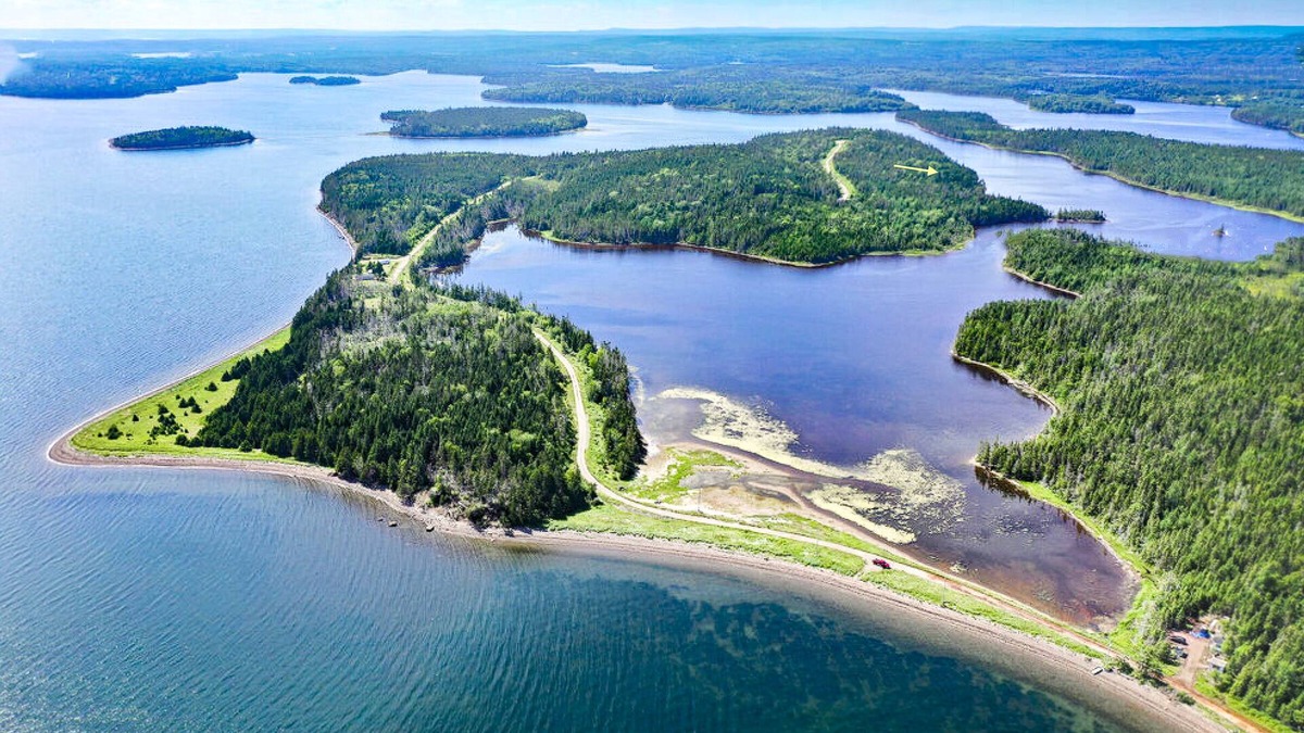 River Bourgeois House | Camper's Nest secluded on a protected canoe bay only 12 min distant to St.Peters
